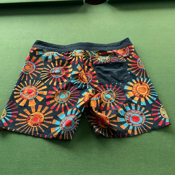 Billabong boardies blue red orange board shorts bottoms size 36 like new - Picture 3 of 3